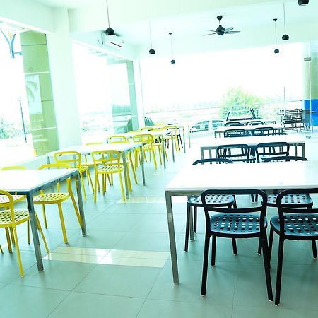Chung cư 40 m² 1 phòng ngủ, 1 phòng tắm riêng ở Lumut Ngoại thất bức ảnh